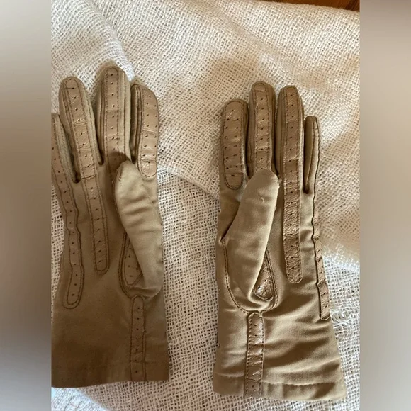 Vintage Isontoner Tan Leather Gloves - Picture 2 of 7